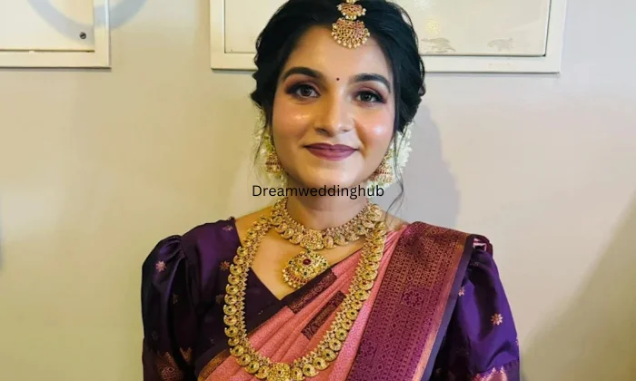 La Reine Family Salon  Makeup